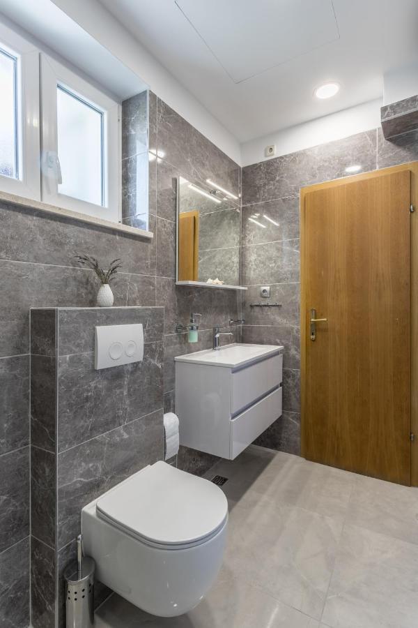 Garden Apartment Dina With Free Parking Сплит Екстериор снимка