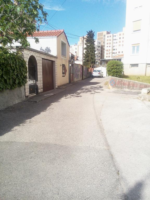 Garden Apartment Dina With Free Parking Сплит Екстериор снимка