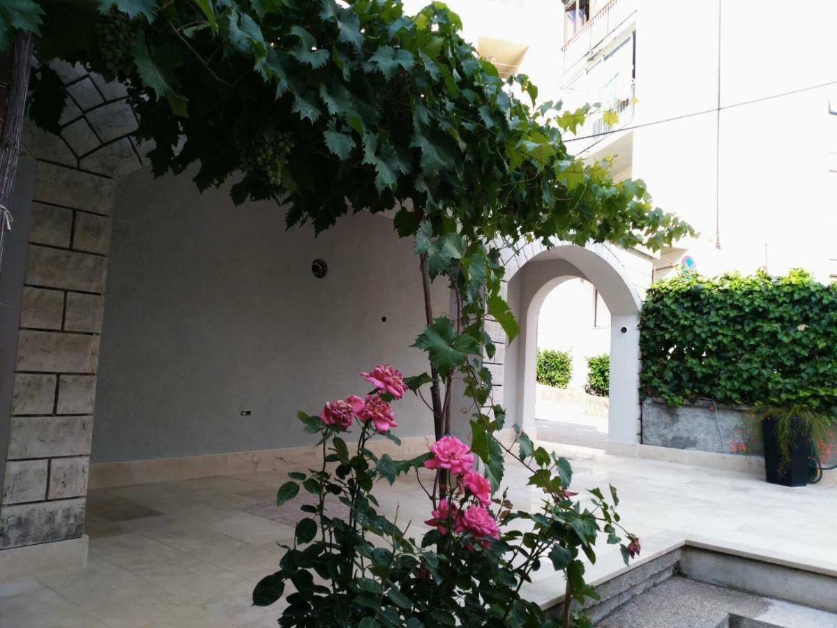 Garden Apartment Dina With Free Parking Сплит Екстериор снимка